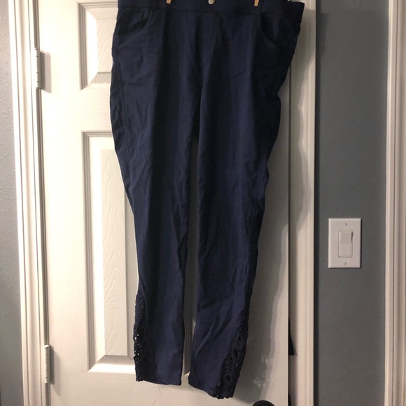 Navy leggings with crochet detail - Picture 2 of 4